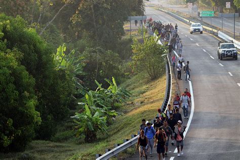 Avanza La Primera Caravana Del A O Con Miles De Migrantes Enfoque