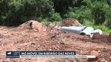 Situação de barranco deixa moradores apreensivos em Ribeirão das Neves