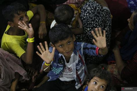 FOTO Pemindahan 219 Pengungsi Rohingya Dari Pulau Weh Sabang ANTARA