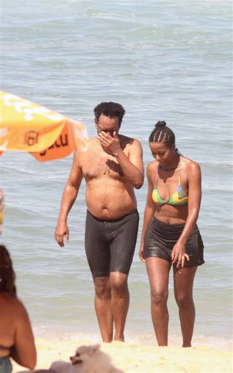 Depois De Se Exercitar Maju Coutinho Beija Marido Na Praia