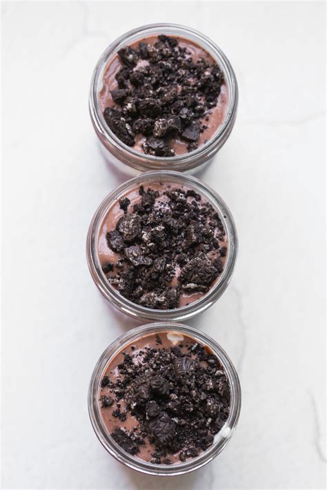 Vegan Oreo Pudding Parfait Dessert - HealthyHappyLife.com