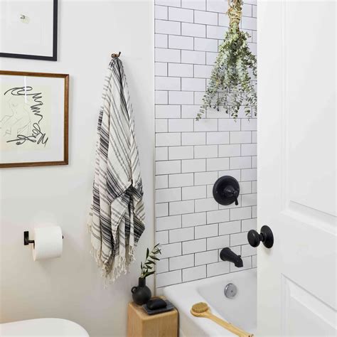 20 Stunning Black-and-White Bathrooms that Will Never Go Out of Style