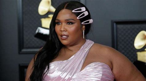 Lizzo Joins Snl As Musical Guest Of The Year Austin Butler To Host