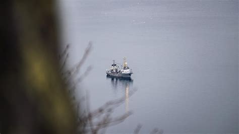 Premium Photo Close Up Of Ship In Sea