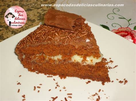 Bolo De Chocolate Com Beijinho Cremoso E Brigadeiro Espaço Das Delícias Culinárias