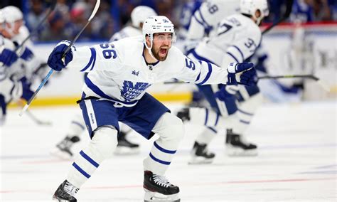 Maple Leafs: 9 best photos from electric first round celebrations