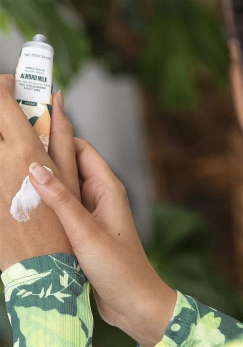 Rekomendasi Hand Cream Terbaik Untuk Atasi Tangan Kering