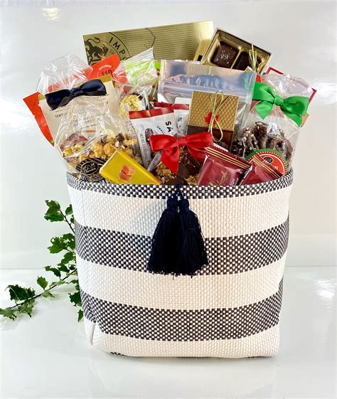 Christmas Thyme Gift Tote - It's a Wrap Gift Baskets