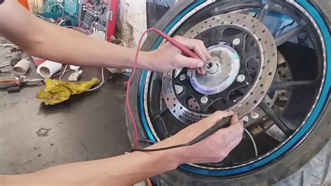 Luces De Colores Led Rgb Instalacion En Ruedas De Moto Youtube