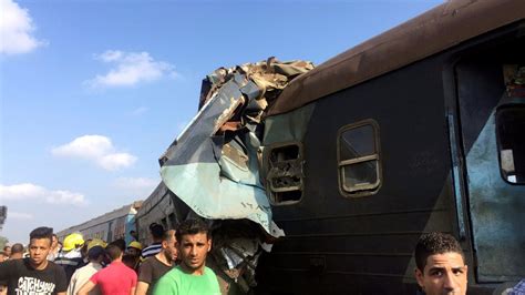 Un Choque De Trenes En Egipto Causa Decenas De Muertos Y Más De Un