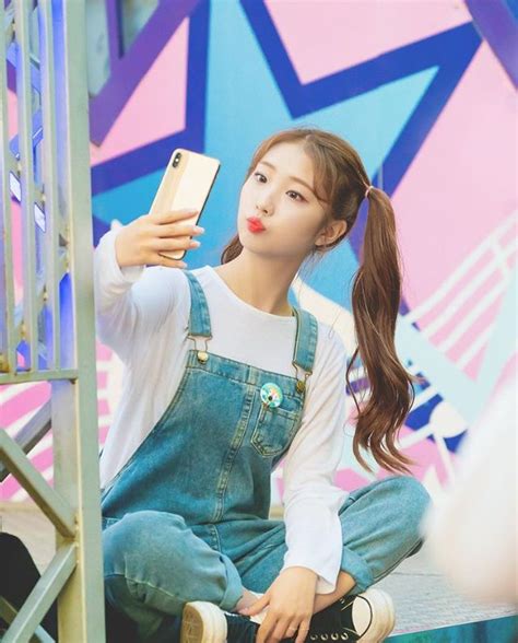 Pin By Sleepy On Loona Yeojin Fashion Kpop Girls Lucky Girl