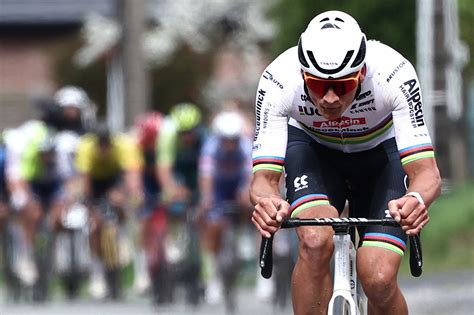 Paris Roubaix 2024 Mathieu Van Der Poel S Impose De Nouveau Dans L