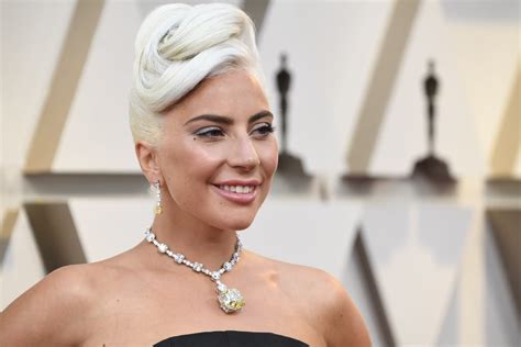 Lady Gaga Wears 128 Carat Yellow Tiffany Diamond Necklace To 2019