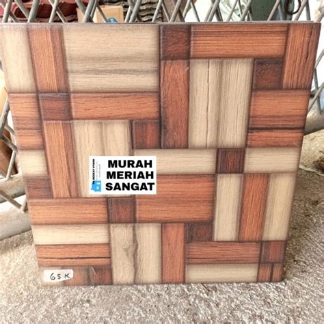 Jual KERAMIK LANTAI 40X40 COKELAT URAT KAYU MATT KASAR KERAMIK TERAS