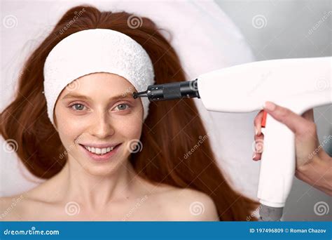 20 25 Years Old Woman Receiving A Non Surgical Rejuvenation Procedure