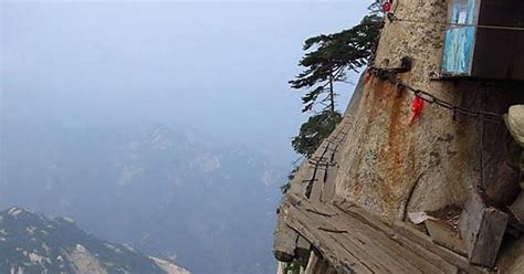 The Most Dangerous Hiking Trail In The World Imgur