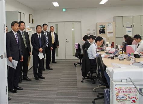フォトレポート（ハローワークなどの現場視察）｜厚生労働省
