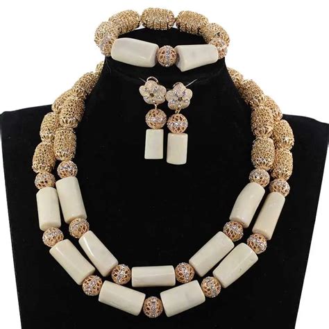 Conjunto De Collar De Cuentas De Coral Blanco Puro Para Mujer Conjunto