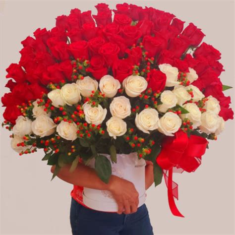 Luxurious Beautiful Bouquets Of 100 Red And White Roses Love Flowers Miami