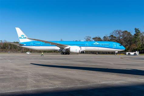 Step Inside Boeings South Carolina Dreamliner Factory Travelzuma