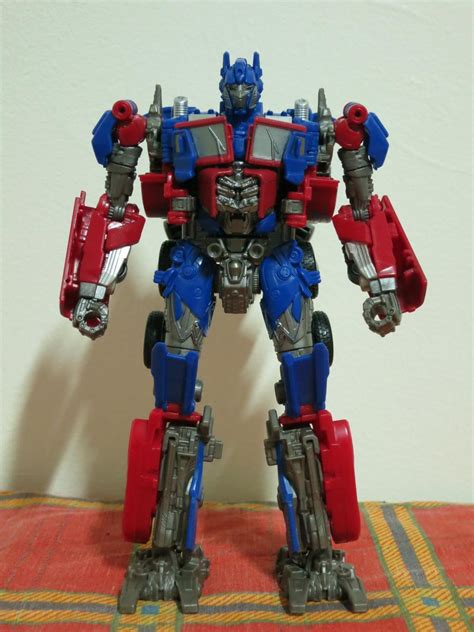 Toy Review Studio Series 44 Optimus Prime Dark Of The Moon Leader Class