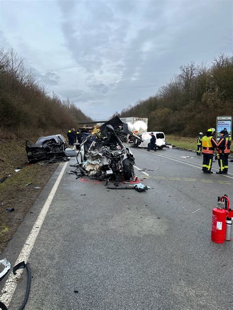 Fw Horn Bad Meinberg Schwerer Verkehrsunfall Auf Der B Mit T Dlich