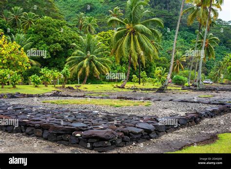 Huahine Marae Hi Res Stock Photography And Images Alamy