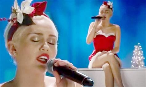 Miley Cyrus Performs Silent Night For Bill Murray S Netflix Christmas Special