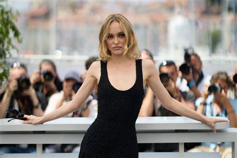 Lily Rose Depp A Confirmat Rela Ia Cu Noua Iubit Cu Cine Se Iube Te