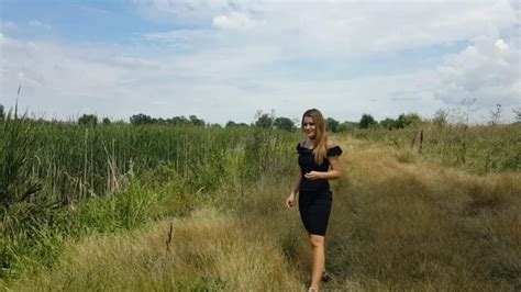 BellaBluee Quicky Public Sex In Nature Hot Cumshot Porn Videos