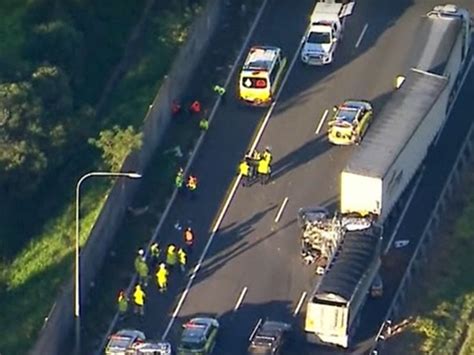 Logan Motorway Meadowbrook Fatal Crash South Of Brisbane Kills One Man