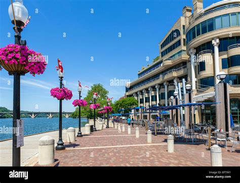 Waterfront Cafes E Ristoranti In Washington Harbour Development