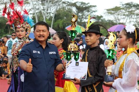 Festival Drum Band Piala Bupati Jember Berlangsung Meriah Dan Semarak