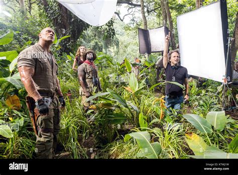 Takumi Bienvenue Dans La Jungle Aka Jumanji à Partir De La Gauche Dwayne Johnson Karen