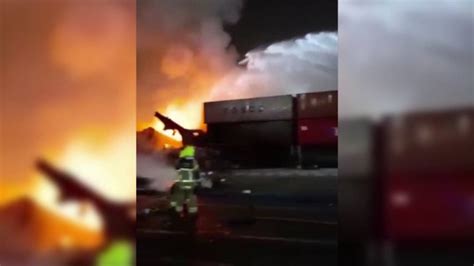 Incendiu puternic urmat de o explozie a avut loc în principalul port