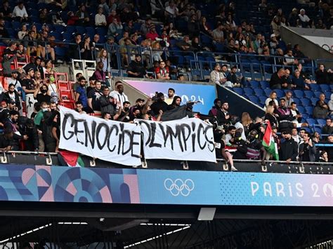 Pro-Palestine Protesters Chant 'Heil Hitler' at Israel's Olympics ...