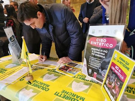 Acquaroli Al Congresso Di Coldiretti Marche Firma La Petizione Contro