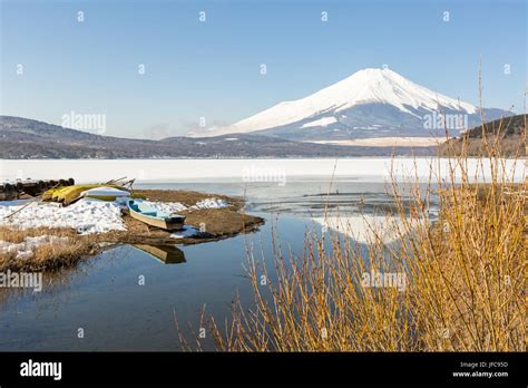 Winter Mount Fuji Yamanaka Lake Stock Photo - Alamy