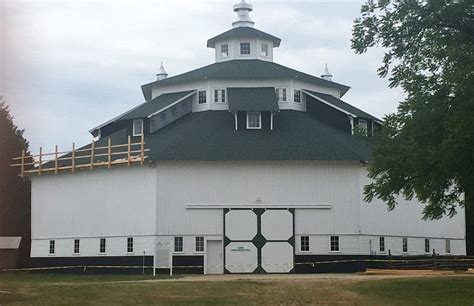 12 Quirky Michigan Roadside Attractions To See In The Thumb