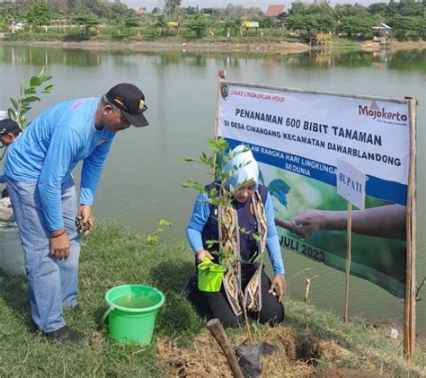 Peringati Hari Lingkungan Hidup Sedunia Bupati Mojokerto Menanam 600