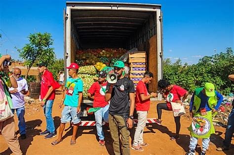 Articula O Camponesa Doa Toneladas De Alimentos Direitos Humanos