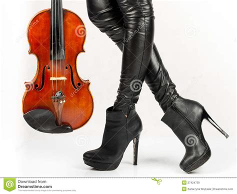 Violinist stock image. Image of closeup, fashion, lady - 27424739