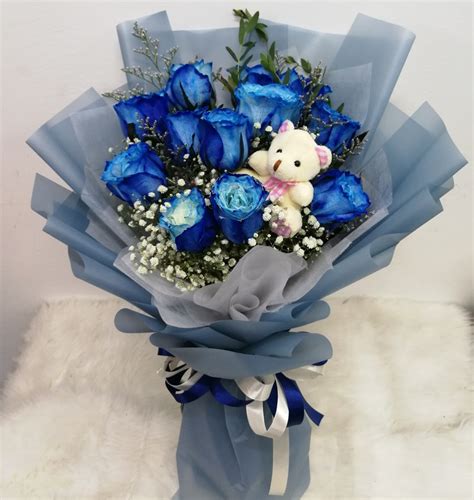 Sending blue roses bouquet to make his day special