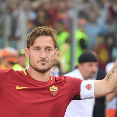 Hasta las lágrimas así se retiró Francesco Totti héroe de Roma Filo