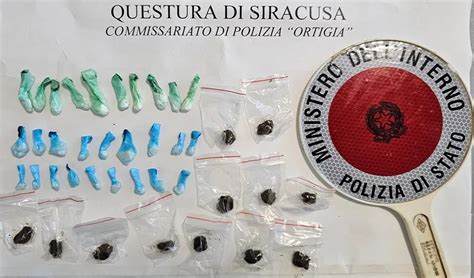 Droga In Via Santi Amato Sequestrate 40 Dosi Tra Cocaina Crack E