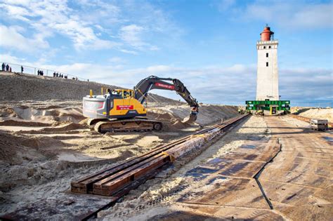 Danes Try To Move 120 Year Old Lighthouse From Eroding Coast