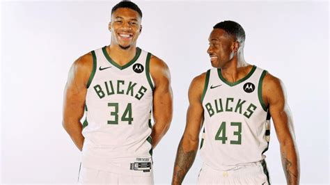 Giannis Wants To Expedite Lillard Chemistry With Bucks Neos Kosmos