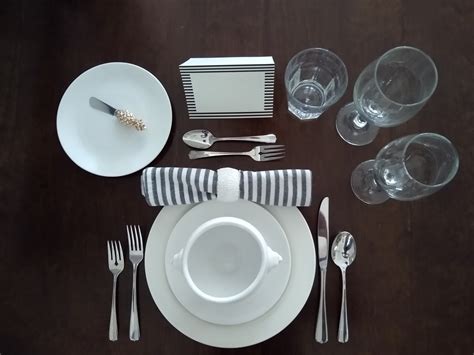 How to Set Your Dinner Table for Any Occasion - Holidappy