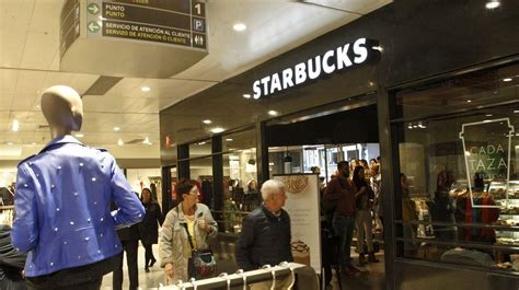 Starbucks abre el lunes su primera cafetería en Santiago que crea 12