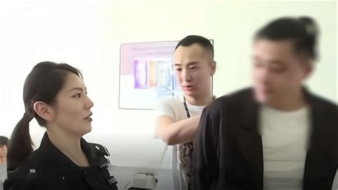 黑龙江一女警抓捕诈骗犯，发现嫌疑人是老同学，相认现场非常尴尬 黑龙江哈尔滨，当地警方在道外区太古公馆展开抓捕行动，目标是12名电信诈骗嫌疑人